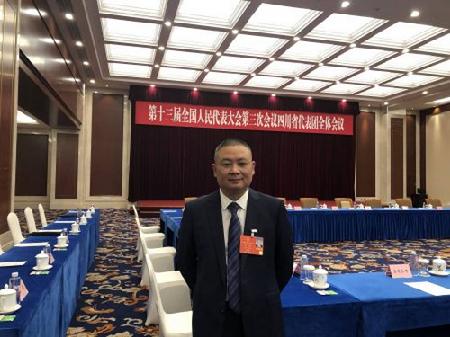 全國(guó)人大代表、航空工業(yè)凌峰軍品分廠(chǎng)加工中心班長(zhǎng)
