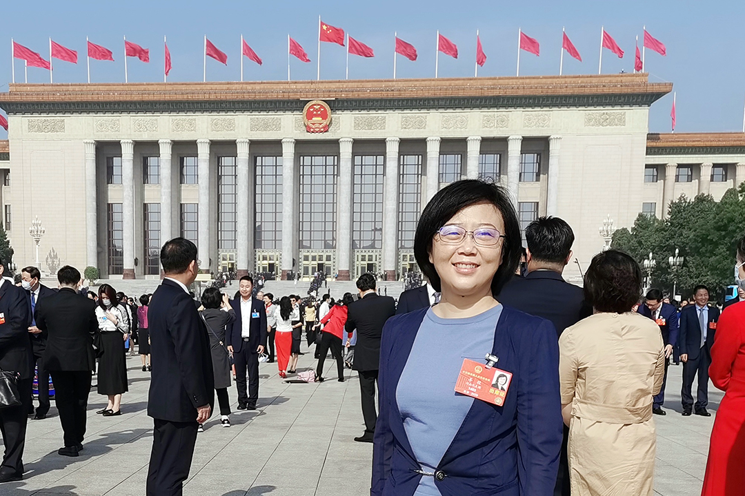 6. 全國(guó)人大代表、航空工業(yè)光電所型號(hào)副總師羊毅