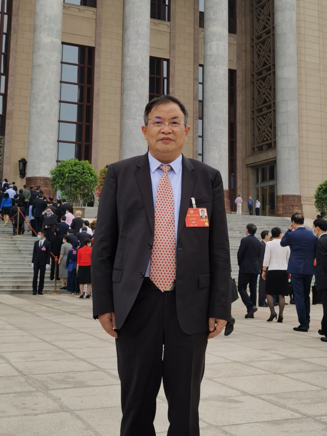 4.全國政協(xié)委員、中國工程院院士、航空工業(yè)首席技術(shù)專家唐長紅