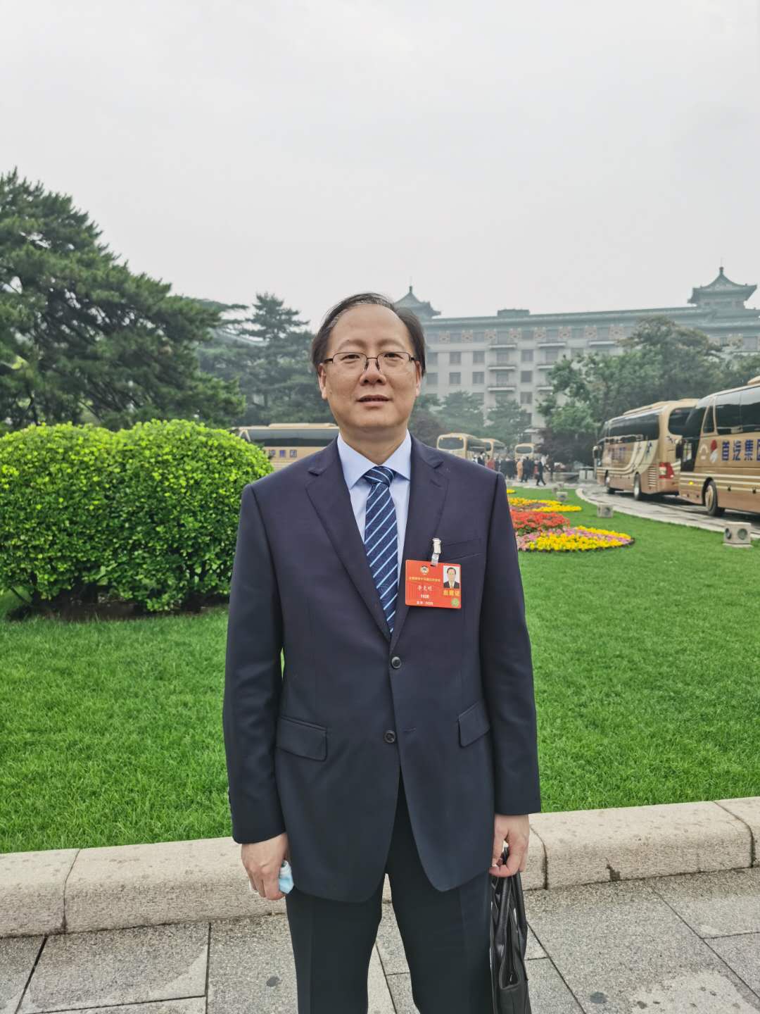 7.全國政協(xié)委員、航空工業(yè)沈飛副總經(jīng)理、總工程師李克明